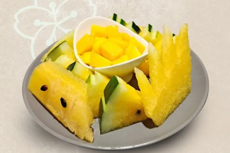 SPEND ₱1,000, GET FREE FRESH FRUITS!