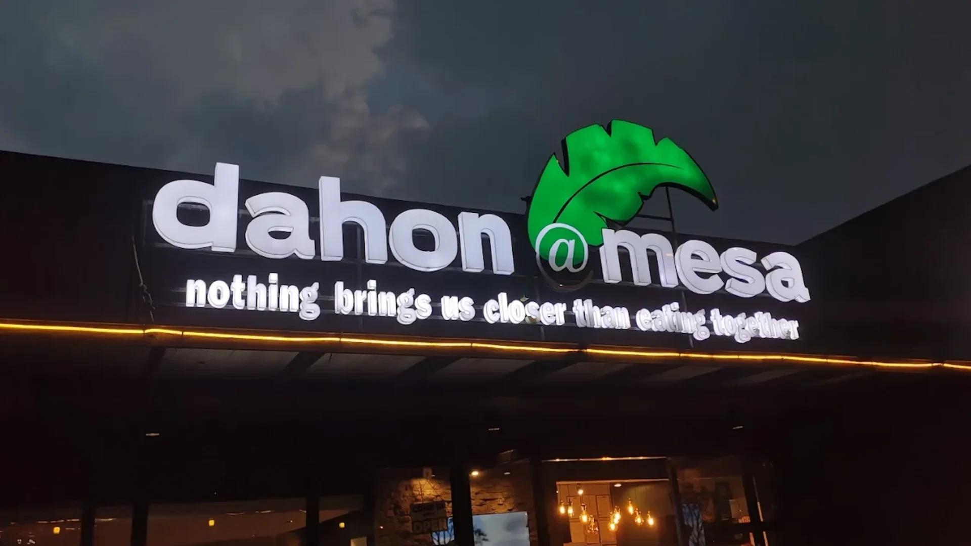Dahon at mesa — Nasugbu-tagaytay cover