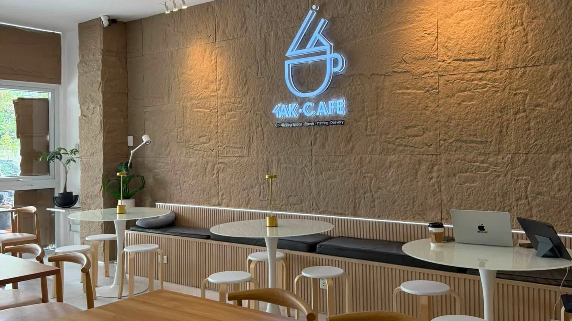 4AK CAFE cover